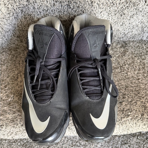 Nike Flyposite Silver and Black Sneakers - Picture 6 of 7